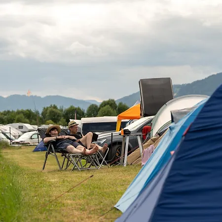 캠프장 Schitterhof Weiss Spielberg Bei Knittelfeld