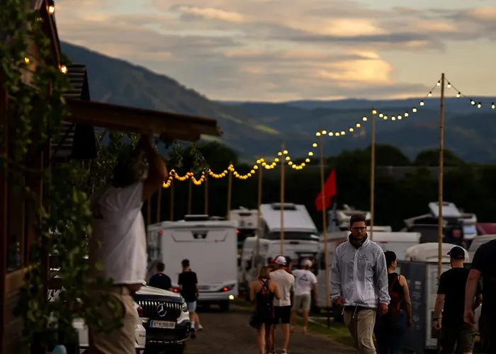 Schitterhof Weiss مكان تخييم *